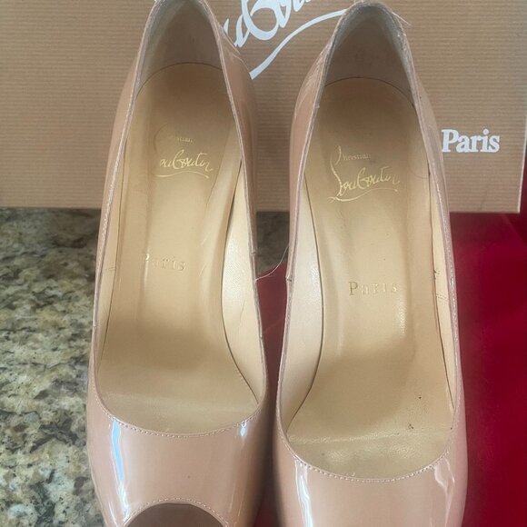 Christian Louboutin shoes Model : NEW VERY PRIVE 120 Patent 37 red bottom - Picture 1 of 6